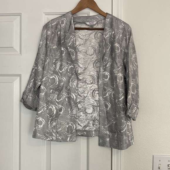 TanJau Petite silver jacket with quarter length sleeves. - Picture 1 of 11